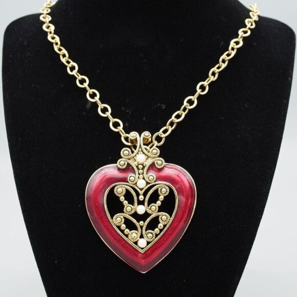 1990s Avon Romantic Heart Pendant Necklace
